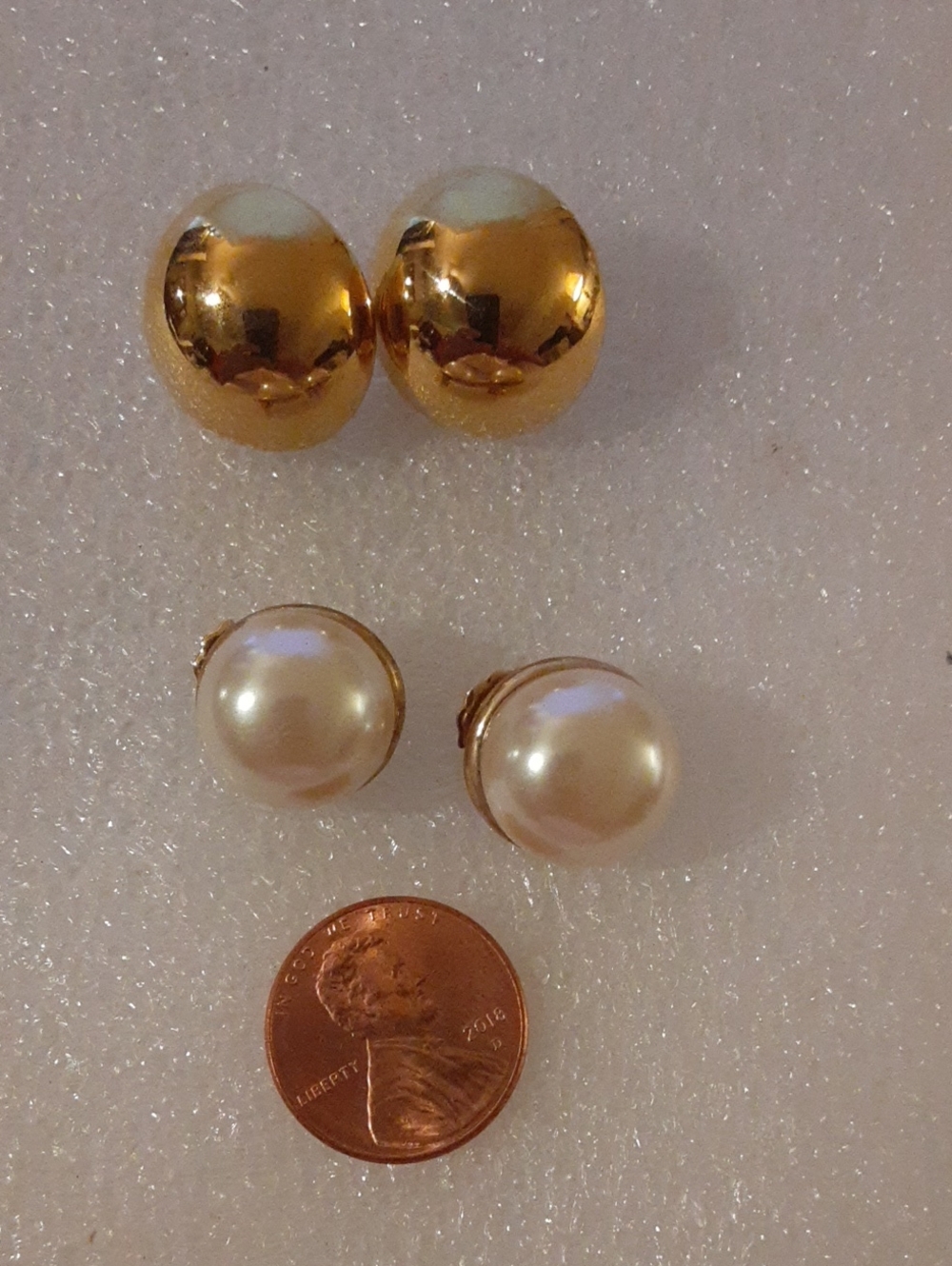 Gold and Pearl Women's Studs Earring Set